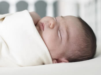 Có nên sử dụng gối đầu cho trẻ sơ sinh không?